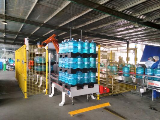 Pallet Tecnotri para garrafões nas empresas